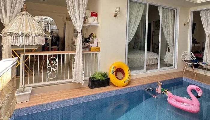 Rumah Dijual di Parak Karakah Padang, Full Furnished dengan Kolam Renang Rp1,6 Miliar